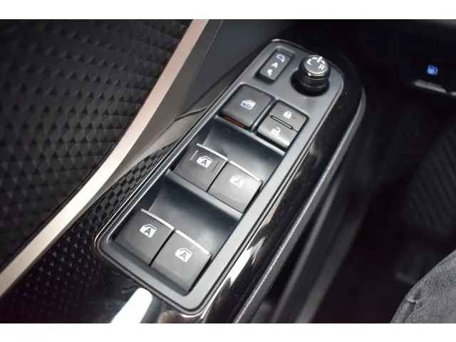 Toyota C-HR 1.8 Hybrid Dynamic 2018 Hybride Benzine 31