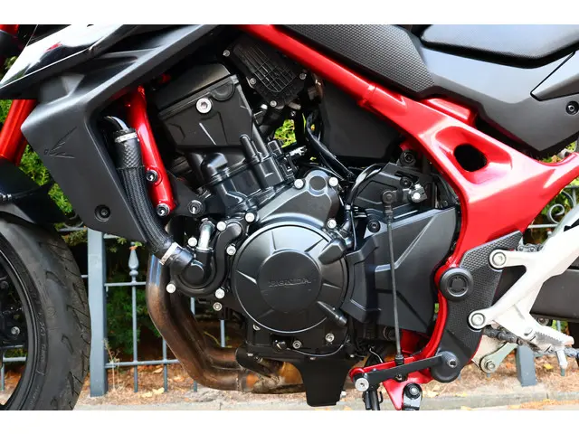 Honda CB 750 HORNET | CB 750 ABS 2024 Benzine 23