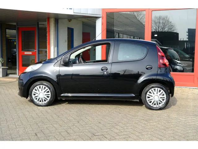 Peugeot 107 1.0 Blue Lease 5-drs Airco 2013 Benzine 18