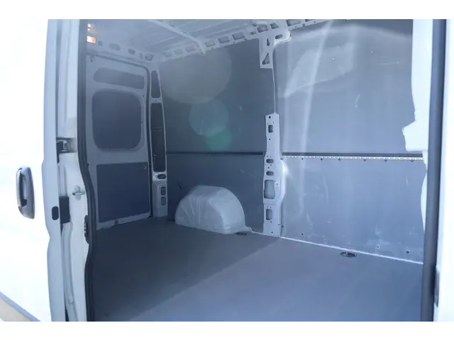 Opel Movano 2.2D 140 L2H2 Edition 2021 Diesel 10