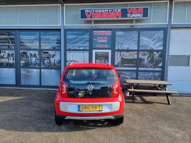 Volkswagen up! 1.0 cross up! BlueMotion 2014 Benzine 4
