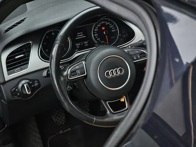 Audi A4 Limousine 1.8 TFSIe Limited S 2014 Benzine 12