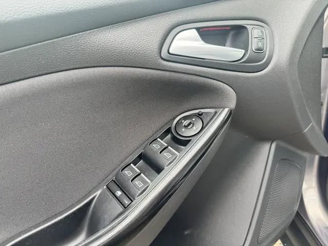 Ford Focus 1.0 First Edition 2015 Benzine 9