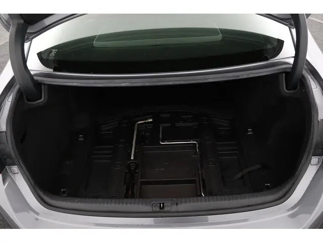 Lexus RC 300h F Sport Line 2016 Hybride Benzine 23