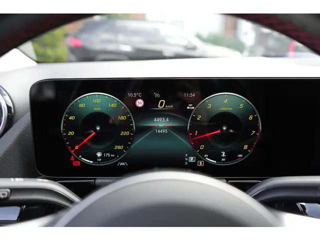 Mercedes-Benz GLA 250 AMG Line 2023 Benzine 18
