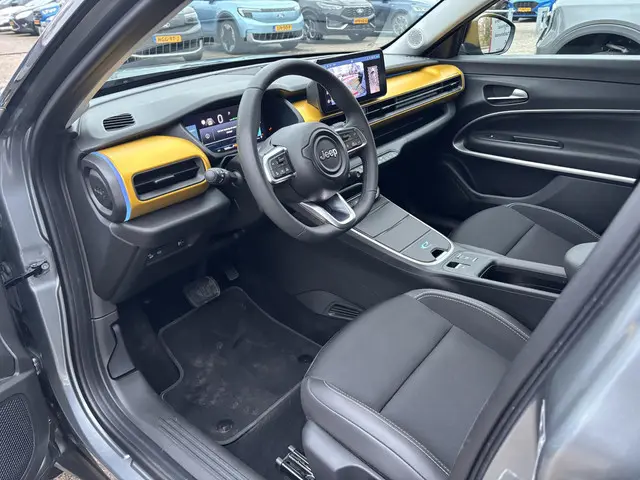 Jeep Avenger Summit 54 kWh 2023 Elektrisch 13