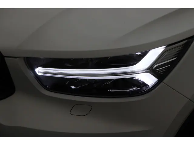 Volvo XC40 2.0 T4 AWD R-Design 2018 Benzine 27