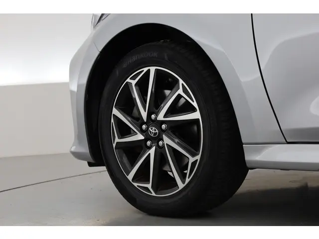 Toyota Yaris 1.5 Hybrid Dynamic 2023 Hybride Benzine 30