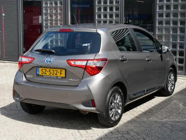 Toyota Yaris 1.5 Hybrid Energy Plus 2018 Hybride Benzine 6