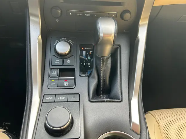 Lexus NX 300h AWD Luxury Line 2016 Hybride Benzine 21