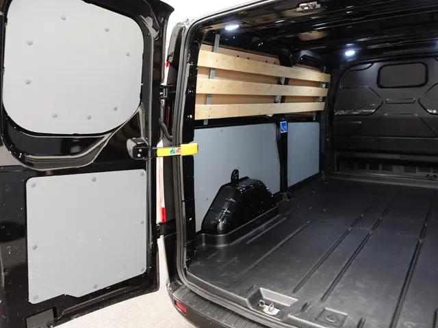 Ford Transit Custom 320 2.0 TDCI L2H1 Sport 2023 Diesel 8