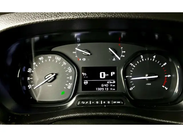 Opel Vivaro 2.0 CDTI L3H1 DC Innovation 2021 Diesel 24
