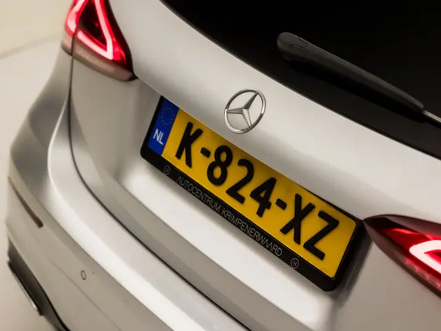 Mercedes-Benz A-Klasse 180 AMG Sport 2019 Benzine 38