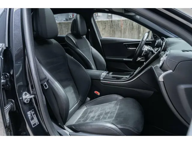 Mercedes-Benz C-Klasse 300 AMG Line 2021 Benzine 72