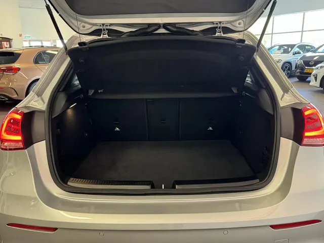 Mercedes-Benz A-Klasse 200 AMG Line 2022 Benzine 12