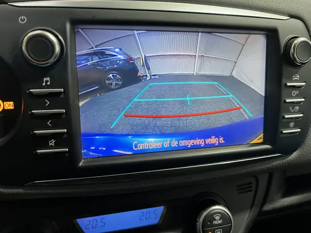 Toyota Yaris 1.5 Hybrid Design 2017 Hybride Benzine 4