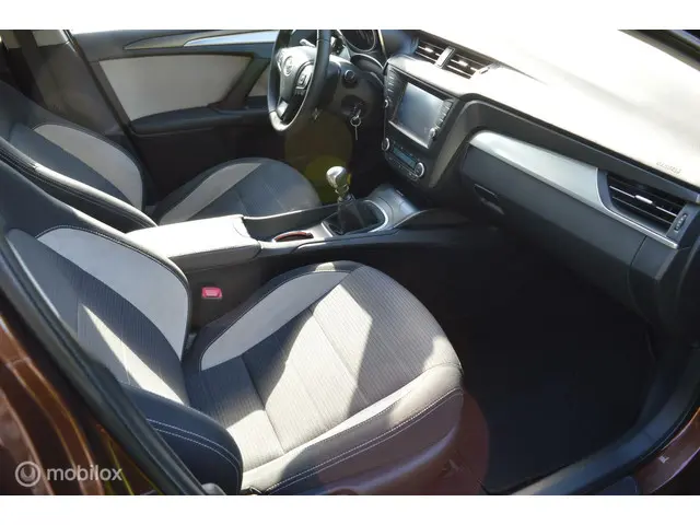 Toyota Avensis 1.6 D-4D-F 2016 BTW AUTO 2016 Diesel 13