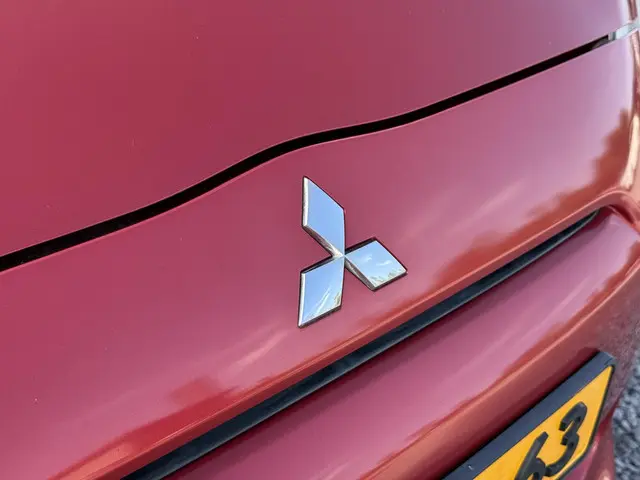 Mitsubishi Space Star 1.0 Intense 2013 Benzine 24