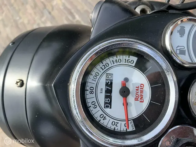 Royal Enfield Classic Squadron Blue 2018 Benzine 5