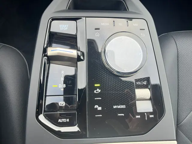BMW iX xDrive40 Executive 77 kWh 2022 Elektrisch 18