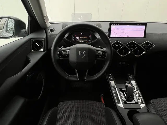 DS DS 3 PureTech 130 EAT8 Performance Line 2024 Benzine 7