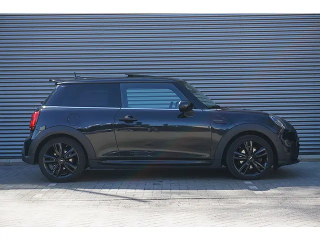 MINI 3-Deurs Cooper 2023 Benzine 4