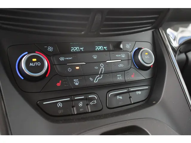 Ford C-MAX 1.5 Titanium 2015 Benzine 27