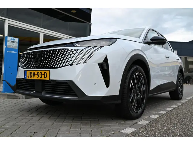 Peugeot 3008 1.2 Hybrid 136 Allure 2024 Hybride Benzine 4
