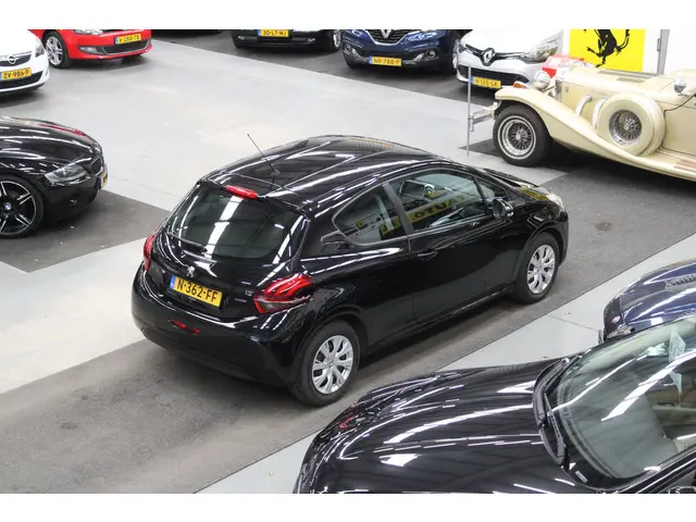 Peugeot 208 1.2 PureTech Active 2017 Benzine 24