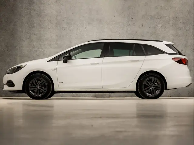 Opel Astra Sports Tourer 1.2 Design & Tech 2022 Benzine 2