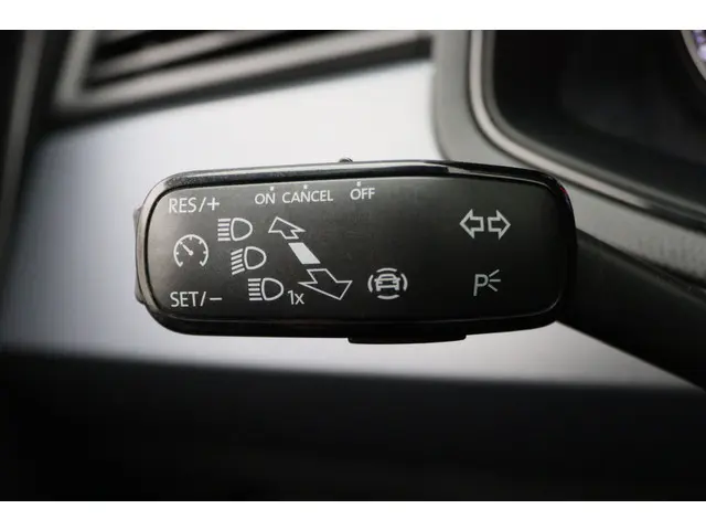 SEAT Arona 1.0 TSI Style Business Intense 2021 Benzine 30