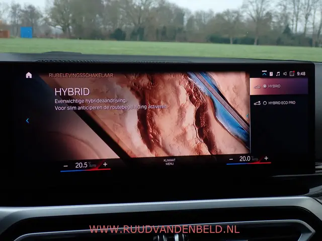 BMW 3 Serie Touring 320e 2022 Hybride Benzine 23