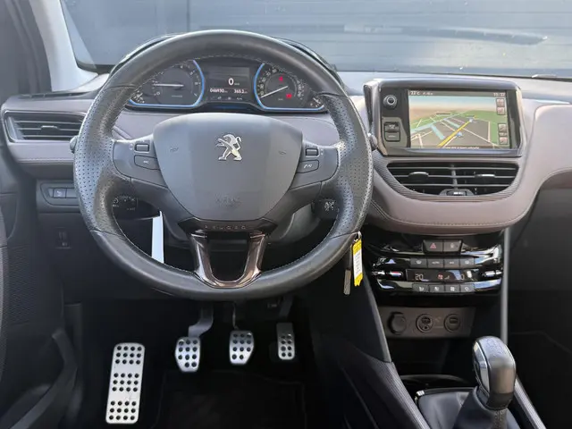 Peugeot 2008 1.6 VTi Féline 2013 Benzine 3