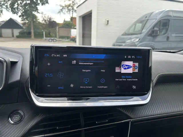 Peugeot 2008 1.2 Hybrid 145 GT 2025 Hybride Benzine 14