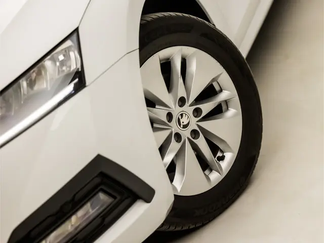Škoda Octavia 1.0 e-TSI Sport 2023 Benzine 35