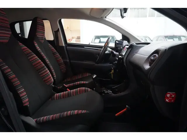 Citroën C1 1.0 VTi Shine / Camera / Airco / 2019 Benzine 22