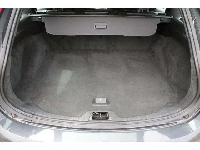 Volvo V60 1.6 T3 R-Design 2015 Benzine 26