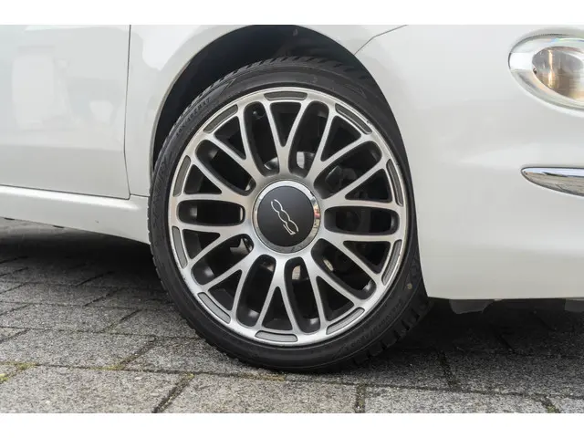 Fiat 500 1.2 Lounge Panorama - PDC - 17"lm velgen 2017 Benzine 4