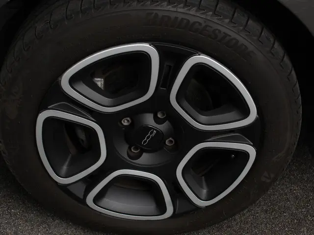 Fiat 500 1.0 Hybrid Club 2023 Benzine 2