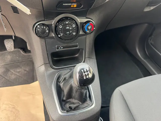 Ford Fiesta 1.0 Style Airco,Led, Navigatie 2015 Benzine 22