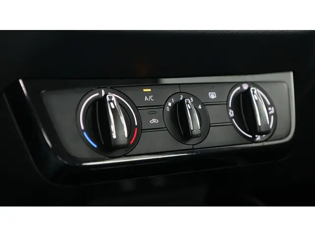 Škoda Fabia 1.0 TSI 95pk Selection 2024 Benzine 37