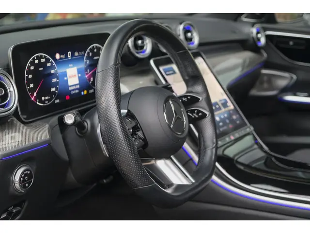 Mercedes-Benz C-Klasse C300 AMG 258pk 2021 Benzine 8