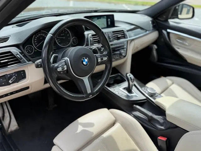 BMW 3 Serie Touring 330i xDrive M Sport 2015 Benzine 17