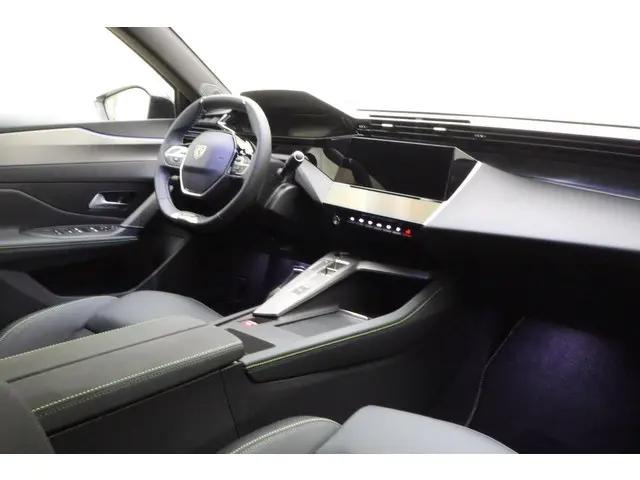 Peugeot 408 e-408 GT Avantage 58 kWh 2025 Elektrisch 3