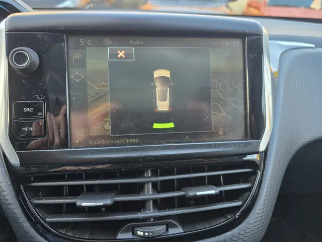 Peugeot 2008 1.2 PureTech Allure Pano, Navi 2016 Benzine 12