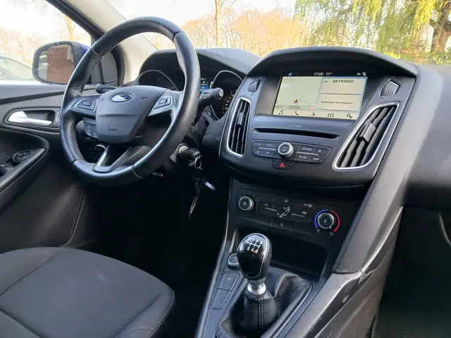 Ford Focus 1.0 Lease Edition, Start moeilijk 2017 Benzine 13