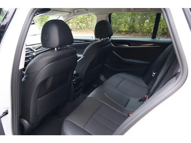 BMW 5 Serie Touring 530d High Executive 2020 Diesel 16