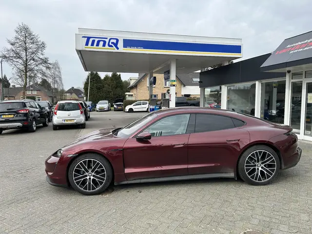 Porsche Taycan Performance 84 kWh 2022 Elektrisch 5