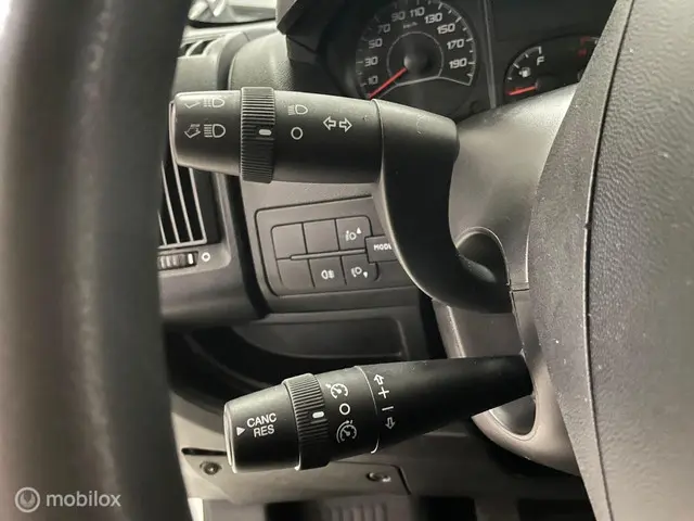 Peugeot Boxer Bestel 330 2.2 HDI L2H1 XT 2015 Diesel 9