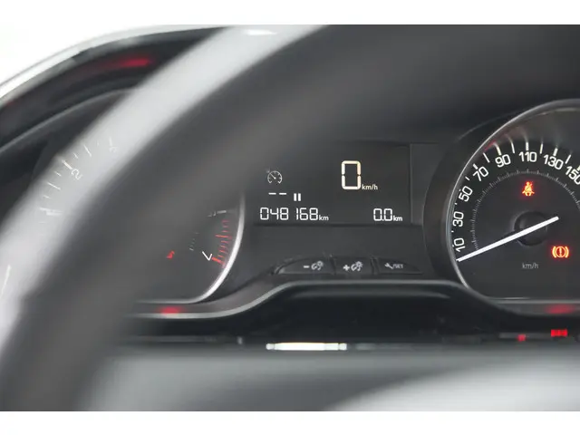 Peugeot 208 PureTech 82 Signature 2019 Benzine 38